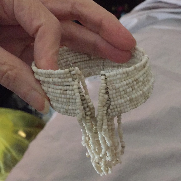 Jewelry - White Beaded🥳HP🥳Bracelet